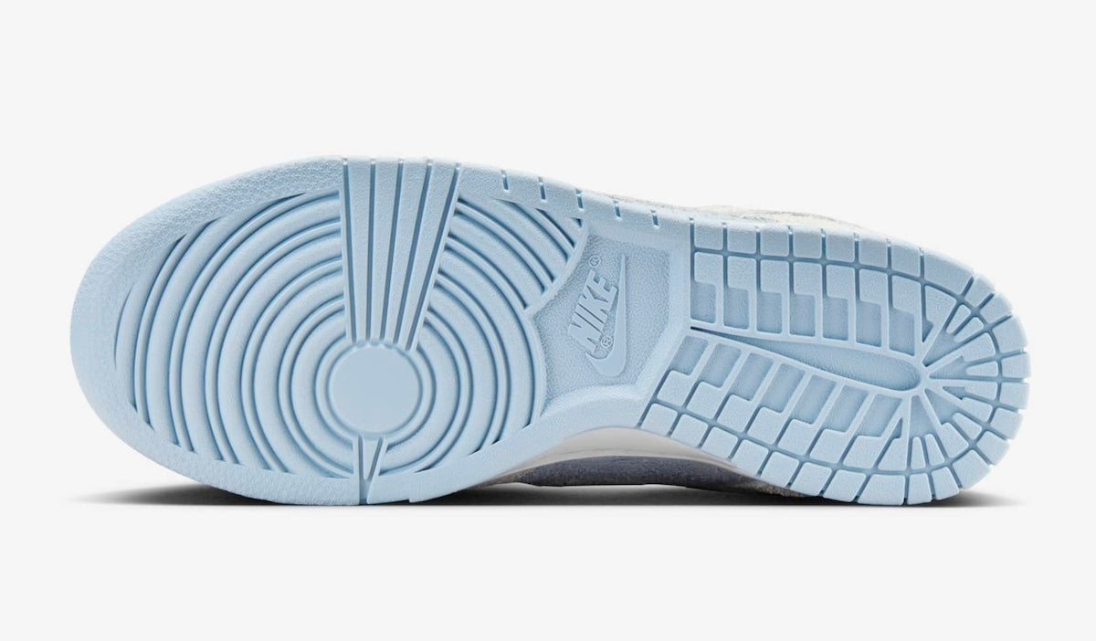 Nike Dunk Low WMNS “Light Armoury Blue / Photon Dust”