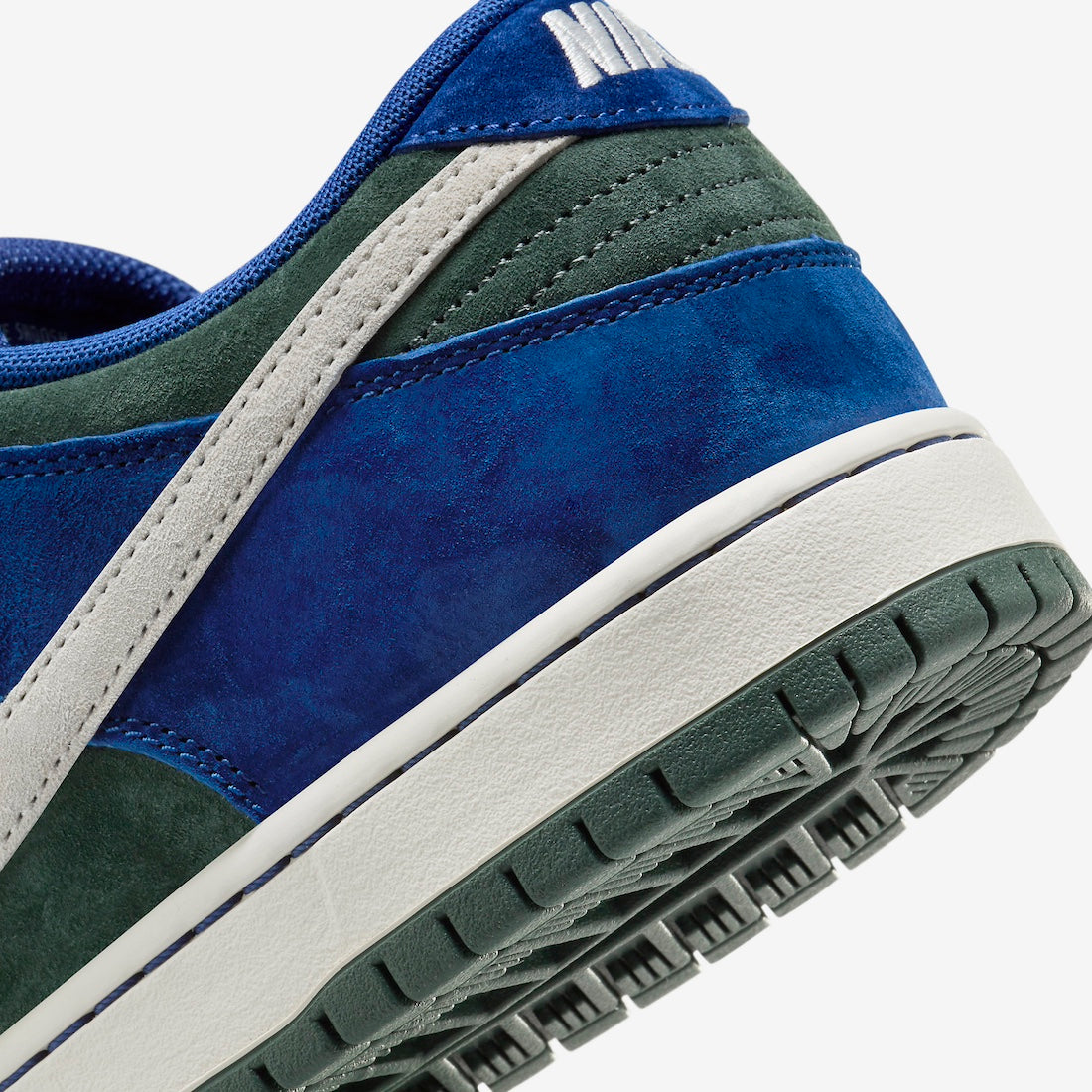 Nike SB Dunk Low Pro “Deep Royal Blue / Vintage Green”
