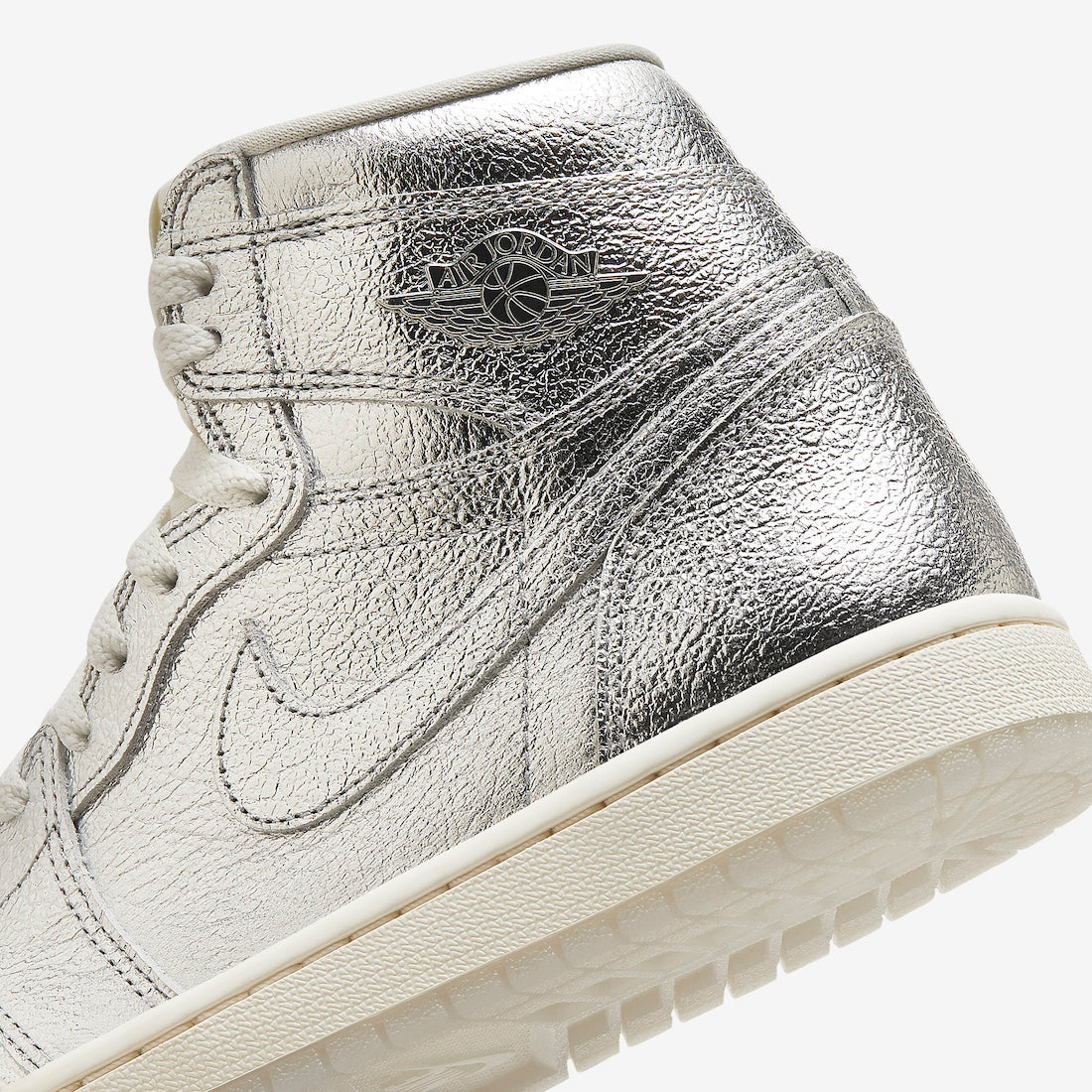 Air Jordan 1 High WMNS “Chrome”