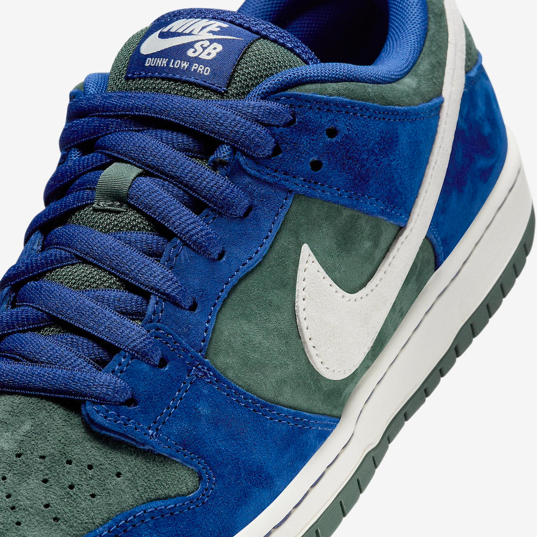 Nike SB Dunk Low Pro “Deep Royal Blue / Vintage Green”
