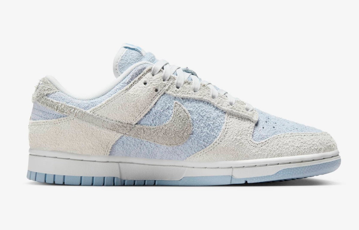 Nike Dunk Low WMNS “Light Armoury Blue / Photon Dust”