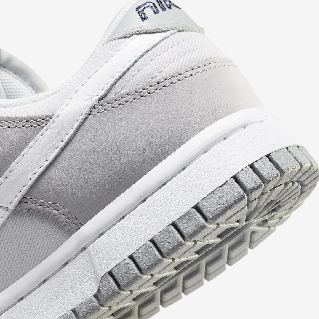 Nike Dunk Low WMNS “Light Smoke Grey”