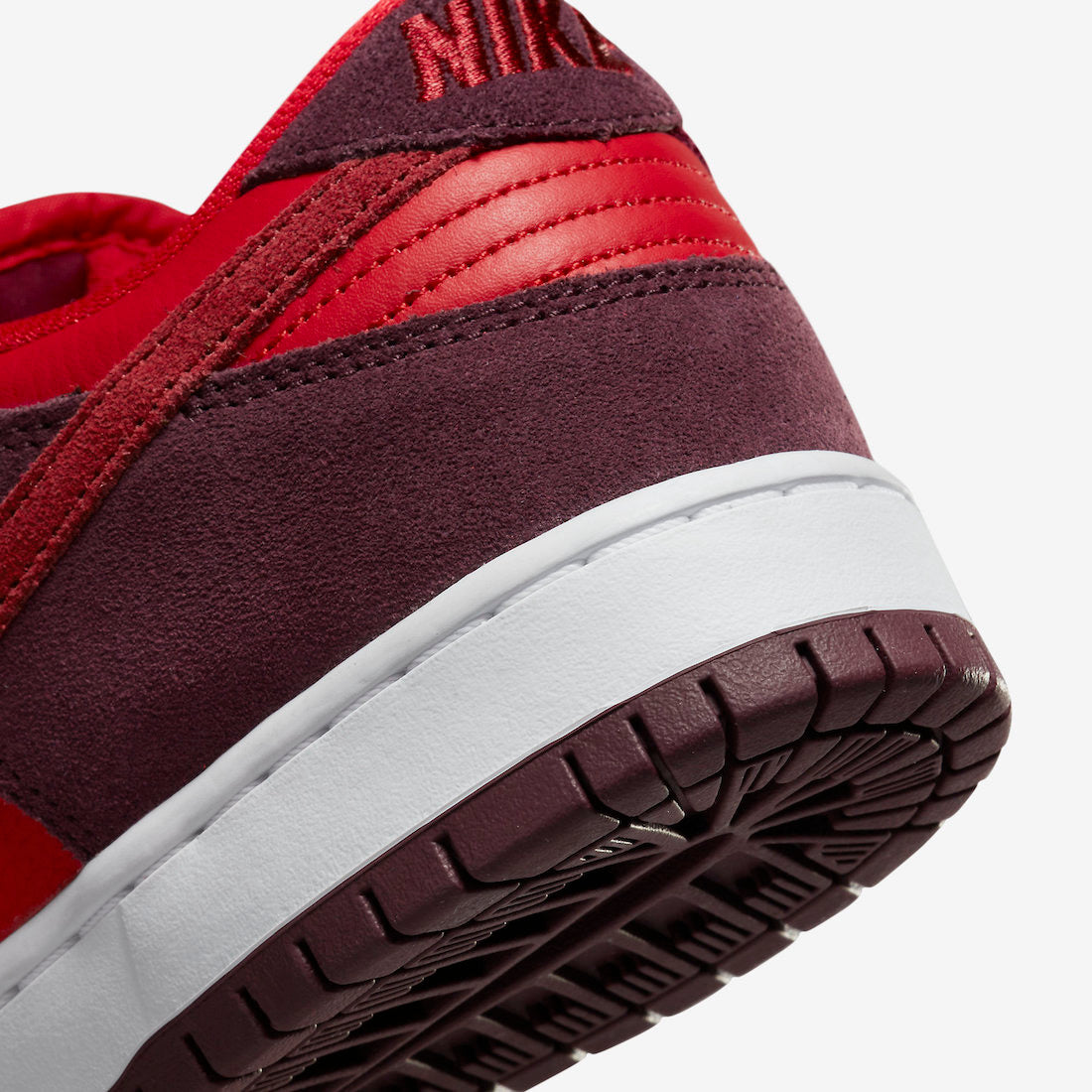 Nike SB Dunk Low “Cherry”