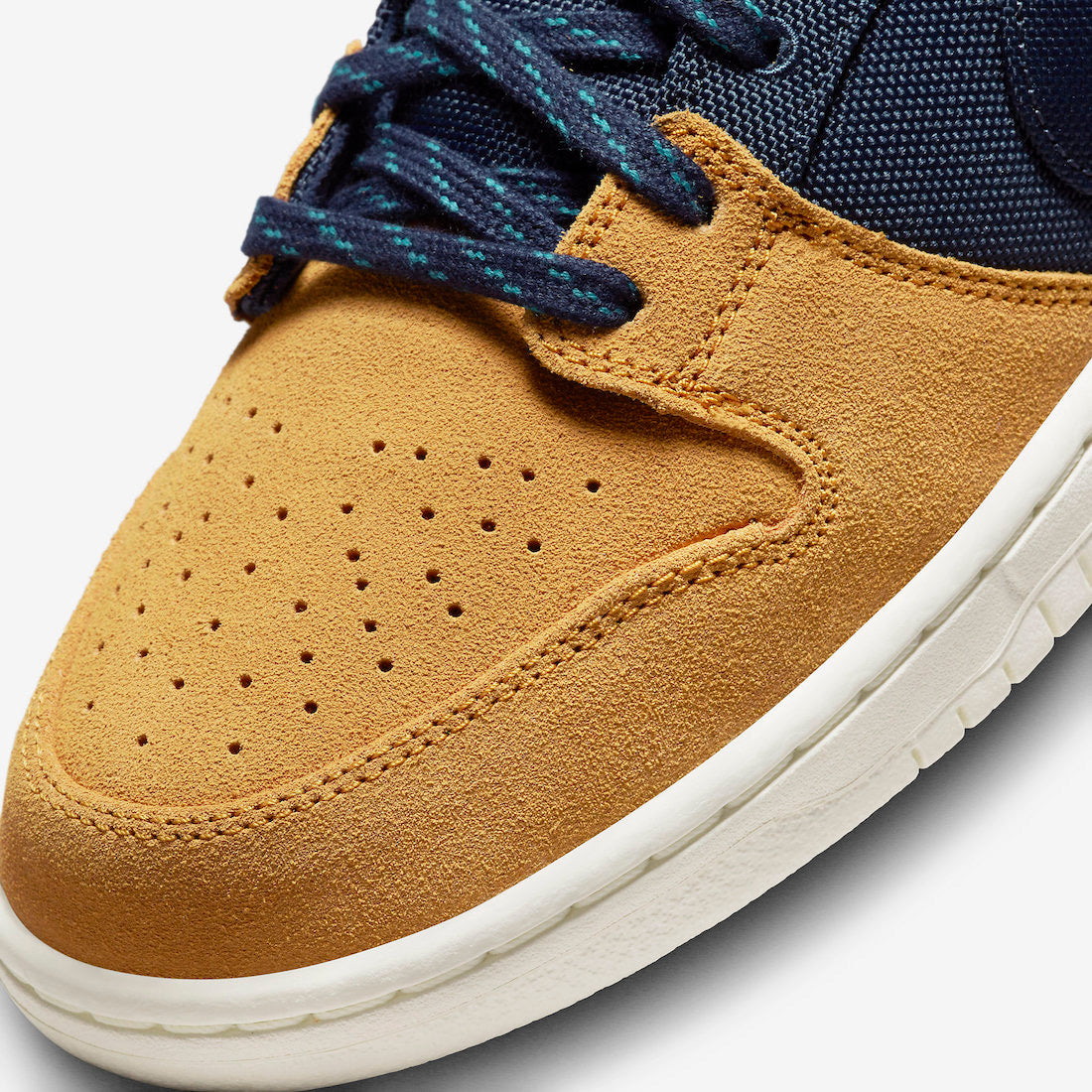Nike SB Dunk Low “Navy / Desert / Ochre”
