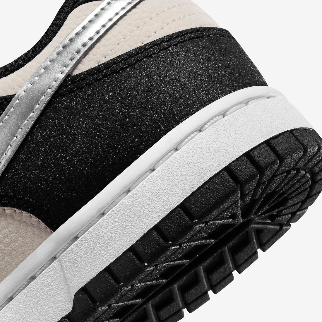 Nike Dunk Low WMNS “Starry Laces”