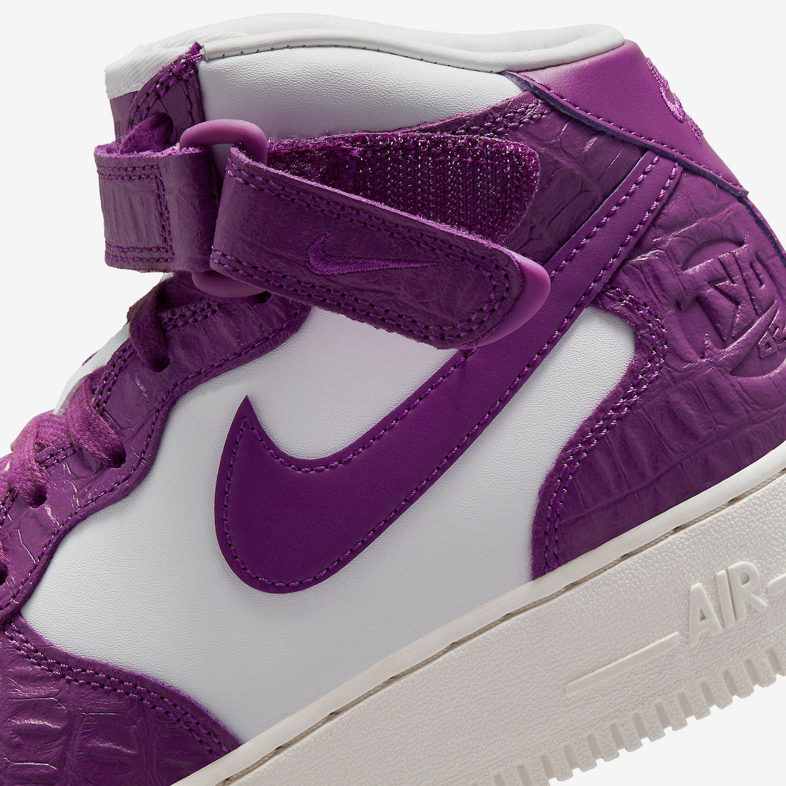 Nike Air Force 1 Mid WMNS “Tokyo 03”