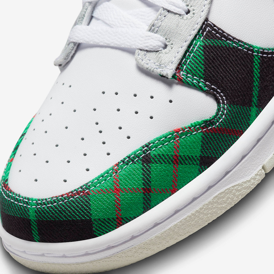 Nike Dunk Low “Tartan Plaid”