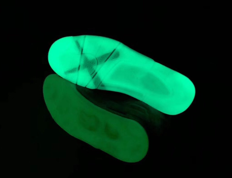 KAWS x Air Jordan 4 "Cool Grey"