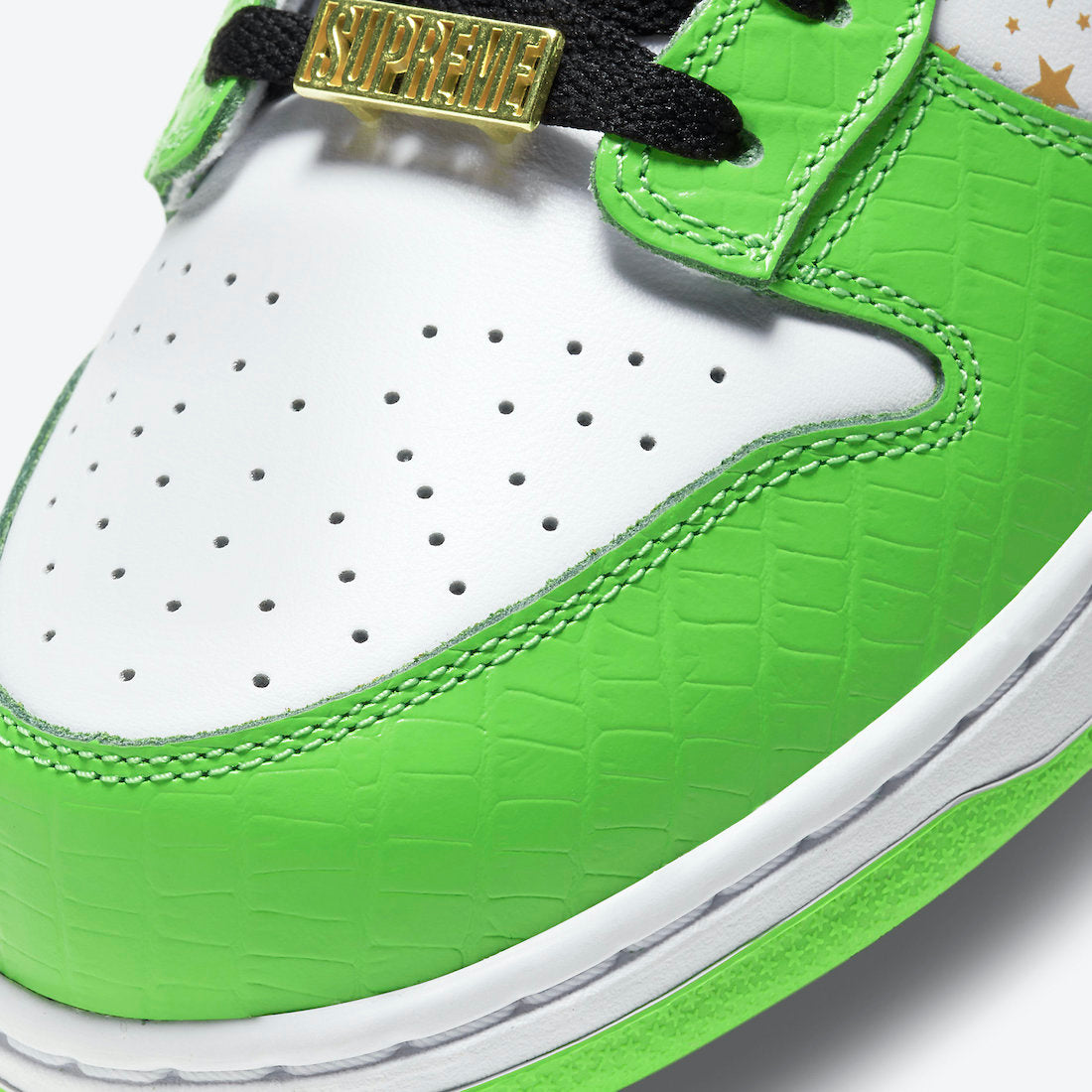 Supreme x Nike SB Dunk Low “Mean Green”