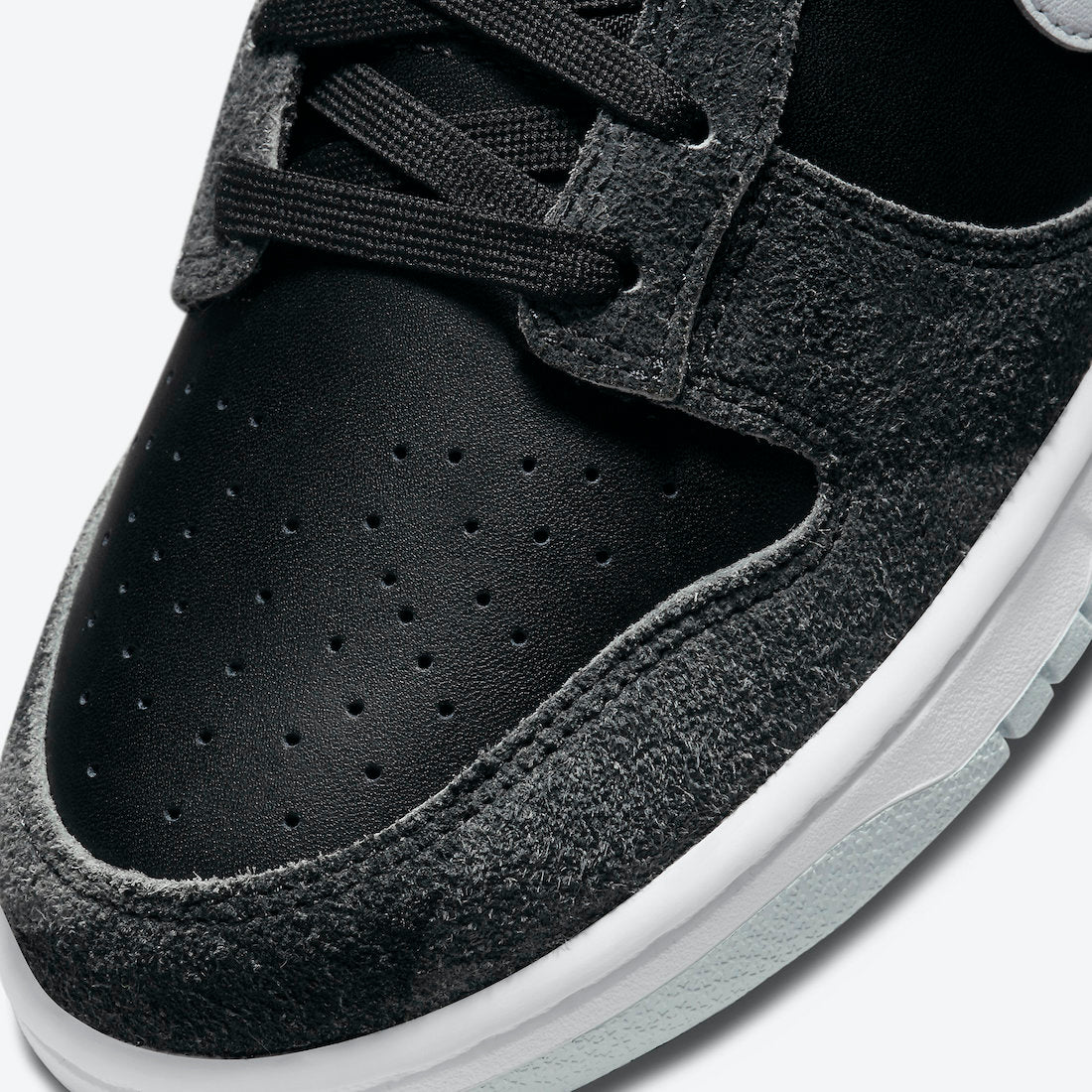 Nike Dunk Low "Zebra"