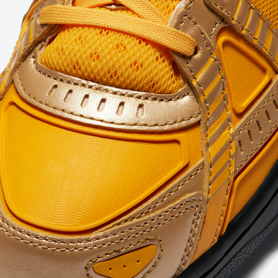 Off-White x Nike Air Rubber Dunk "University Gold"