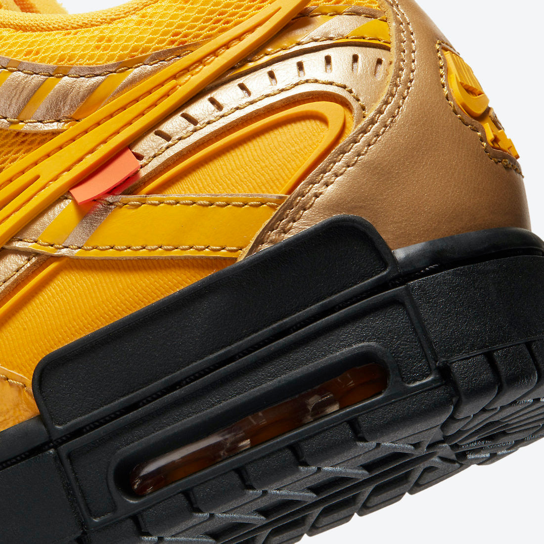 Off-White x Nike Air Rubber Dunk "University Gold"