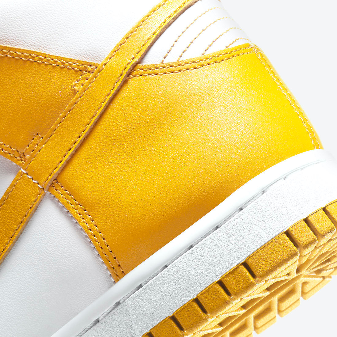 Nike Dunk High WMNS "Dark Sulphur"