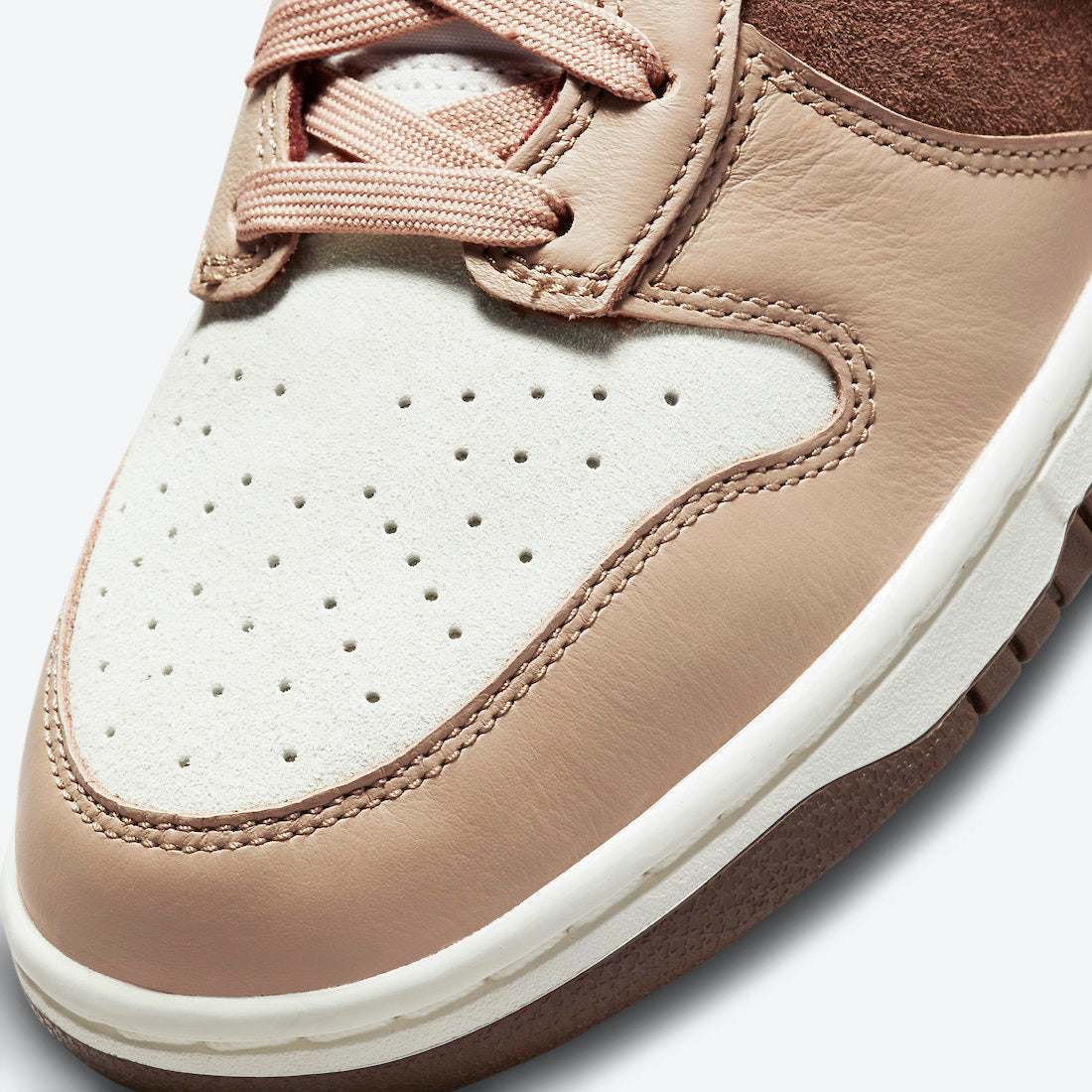 Nike Dunk High “Light Chocolate”