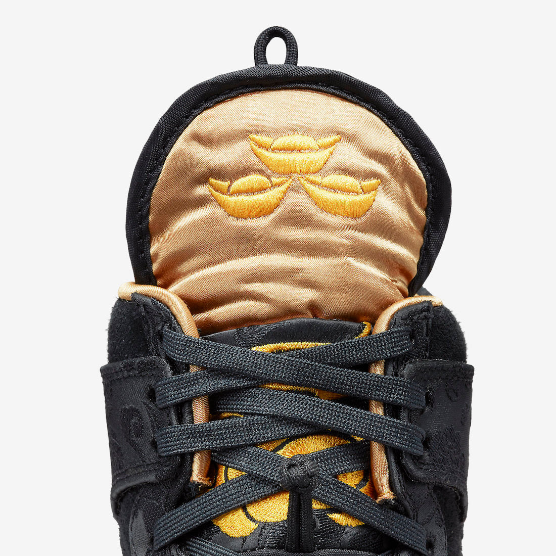 Nike Dunk High “God of Wealth”