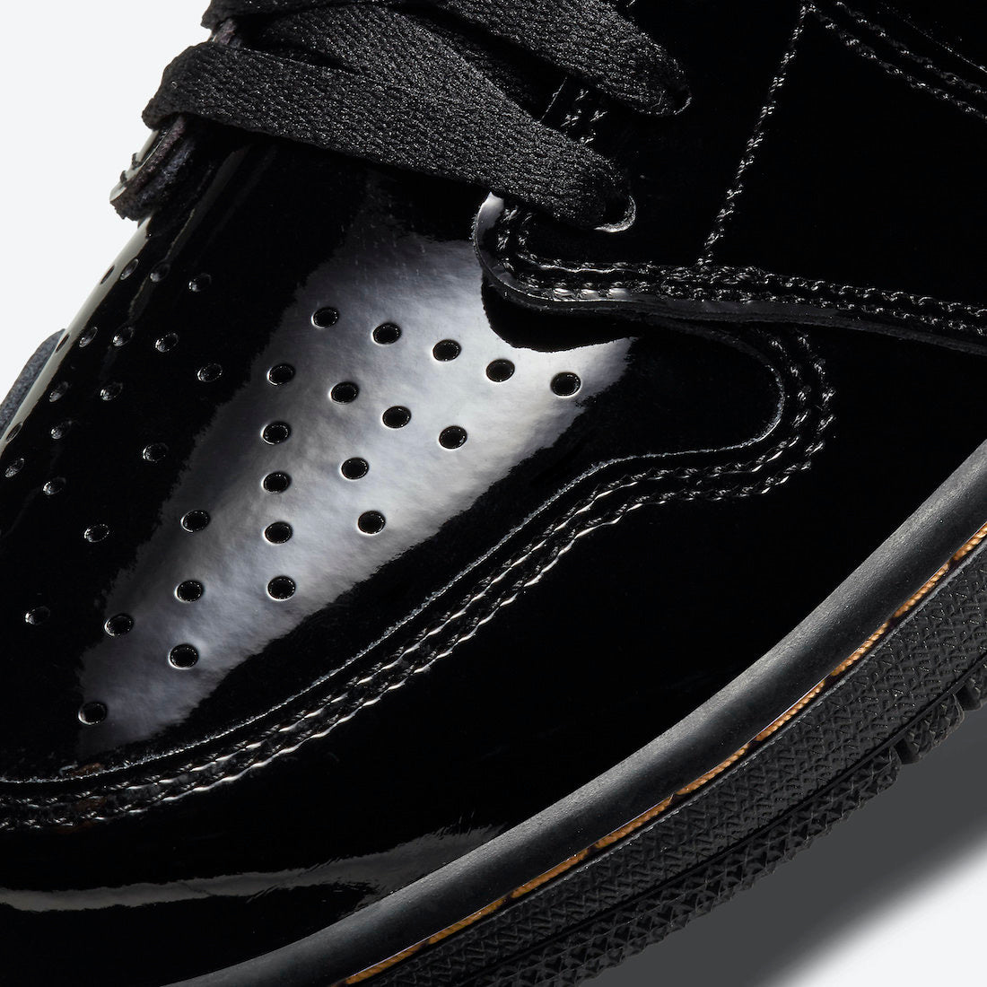 Air Jordan 1 High “Black / Gold”