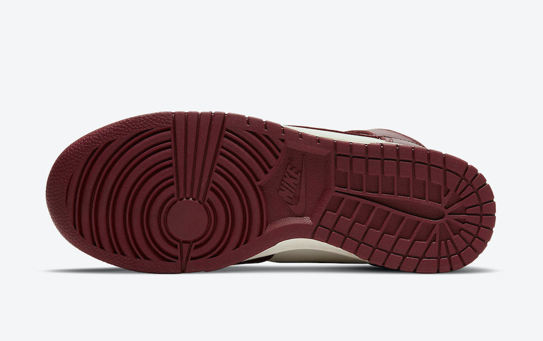 Nike Dunk High WMNS "Team Red"