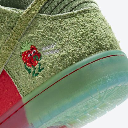 Nike SB Dunk High "Strawberry Cough"