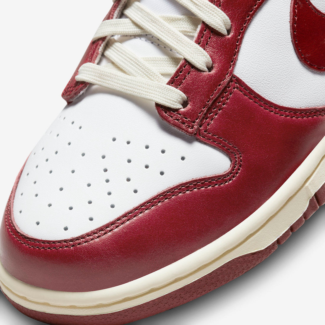 Nike Dunk Low WMNS “Vintage Red”