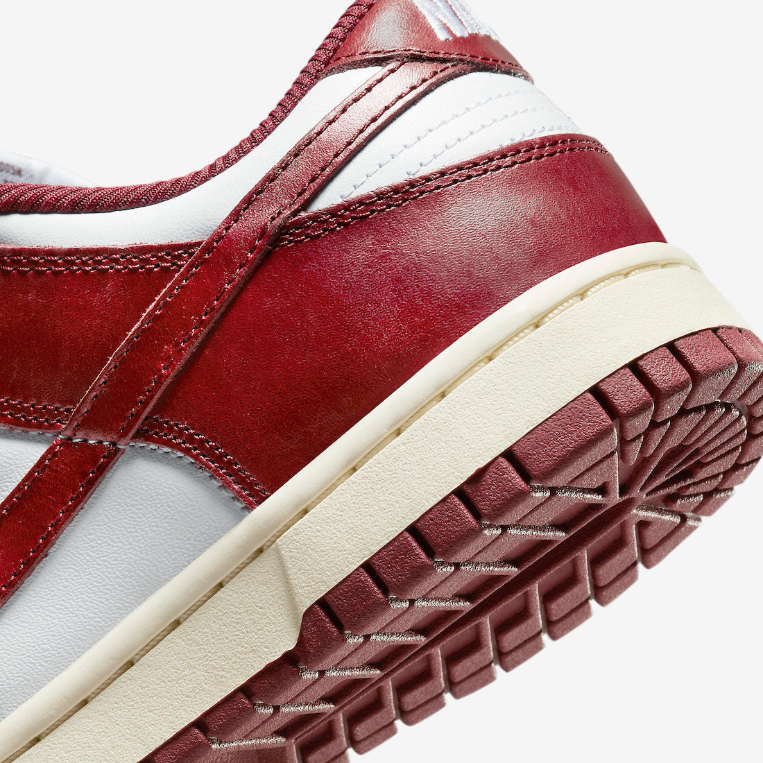 Nike Dunk Low WMNS “Vintage Red”