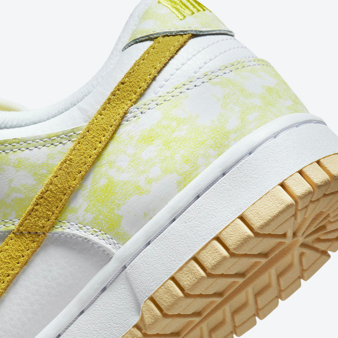 Nike Dunk Low WMNS "Yellow Strike"