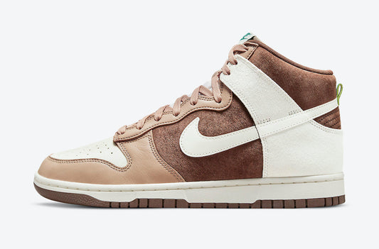 Nike Dunk High “Light Chocolate”